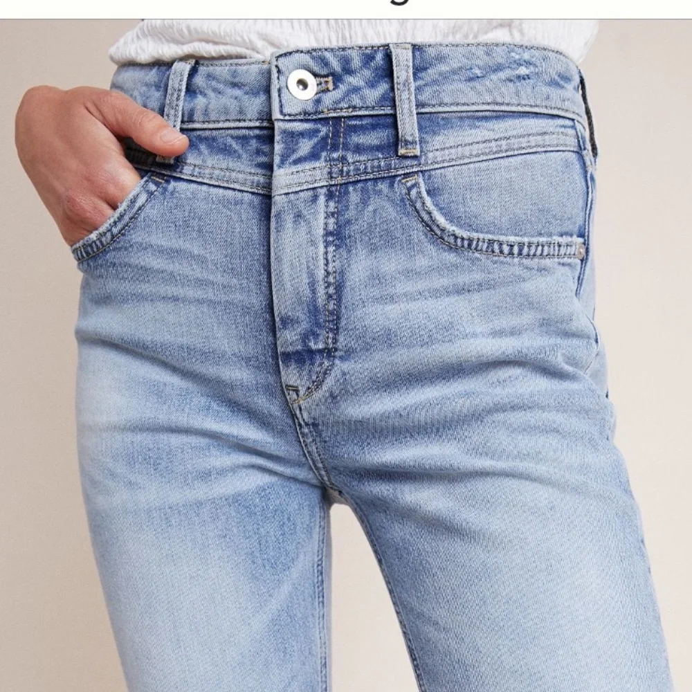 Pilcro And The Letterpress Jeans Women’s High Rise Slim Color: Med Blue, Size 27 - Picture 3 of 8